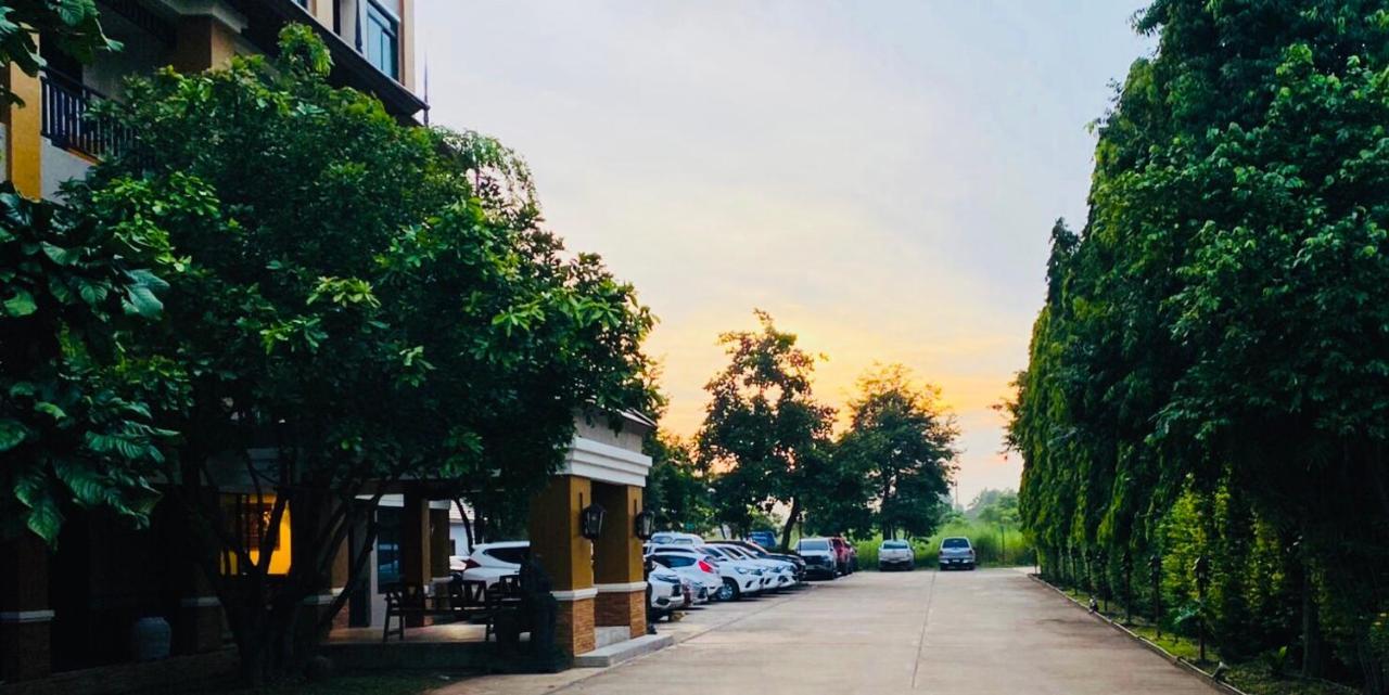 The Green Residence 304 Si Maha Phot エクステリア 写真